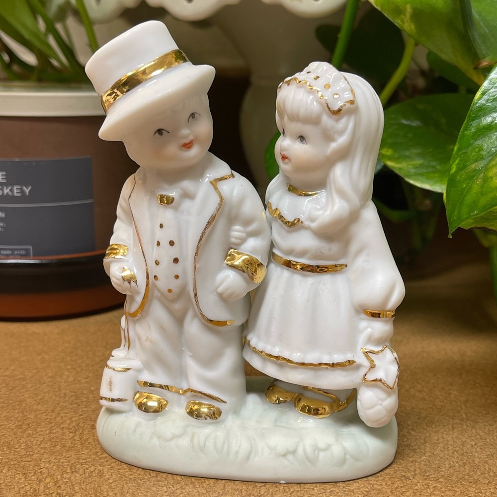 Wedding Bride/Groom Figurine High Gloss Porcelain Statue Cake Topper Decoration